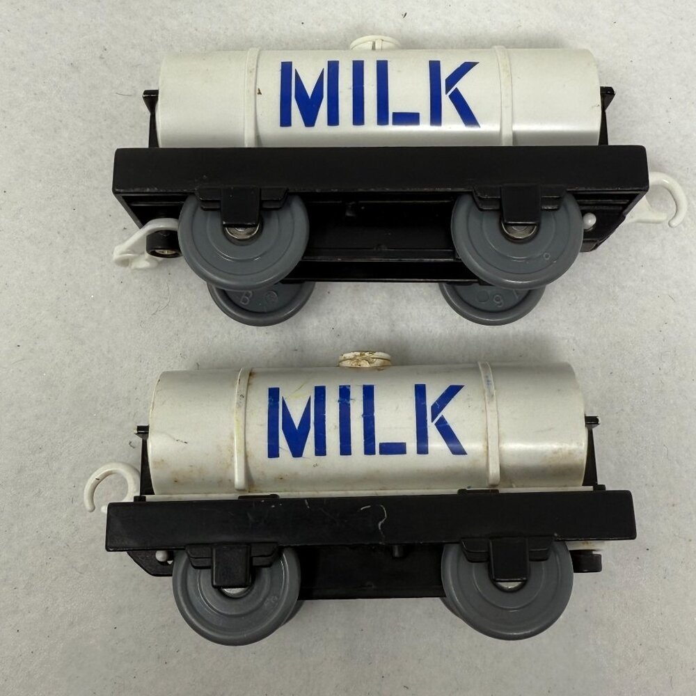 Thomas & Friends Milk Tank Car Trackmaster Plastic Set of 2 Pair